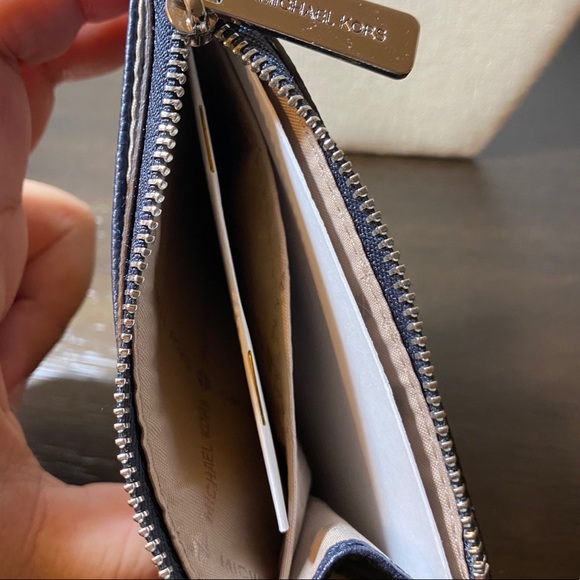 Michael Kors Jet Set Travel Coin Purse Wristlet - Picture 2 of 8